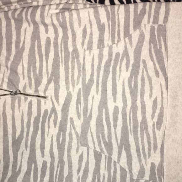 NWOT- beautiful American Eagle oversized sweater - Picture 5 of 5